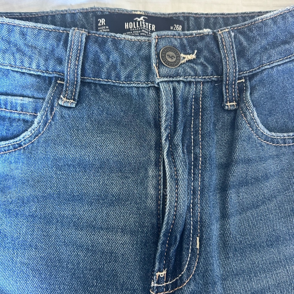 Hollister Women's Ultra High Rise Baggy Jeans - Picture 3 of 8